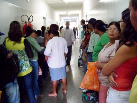 Cidadãos terão que madrugar por muito tempo para conseguir os serviços no Fórum em Vitória da Conquista