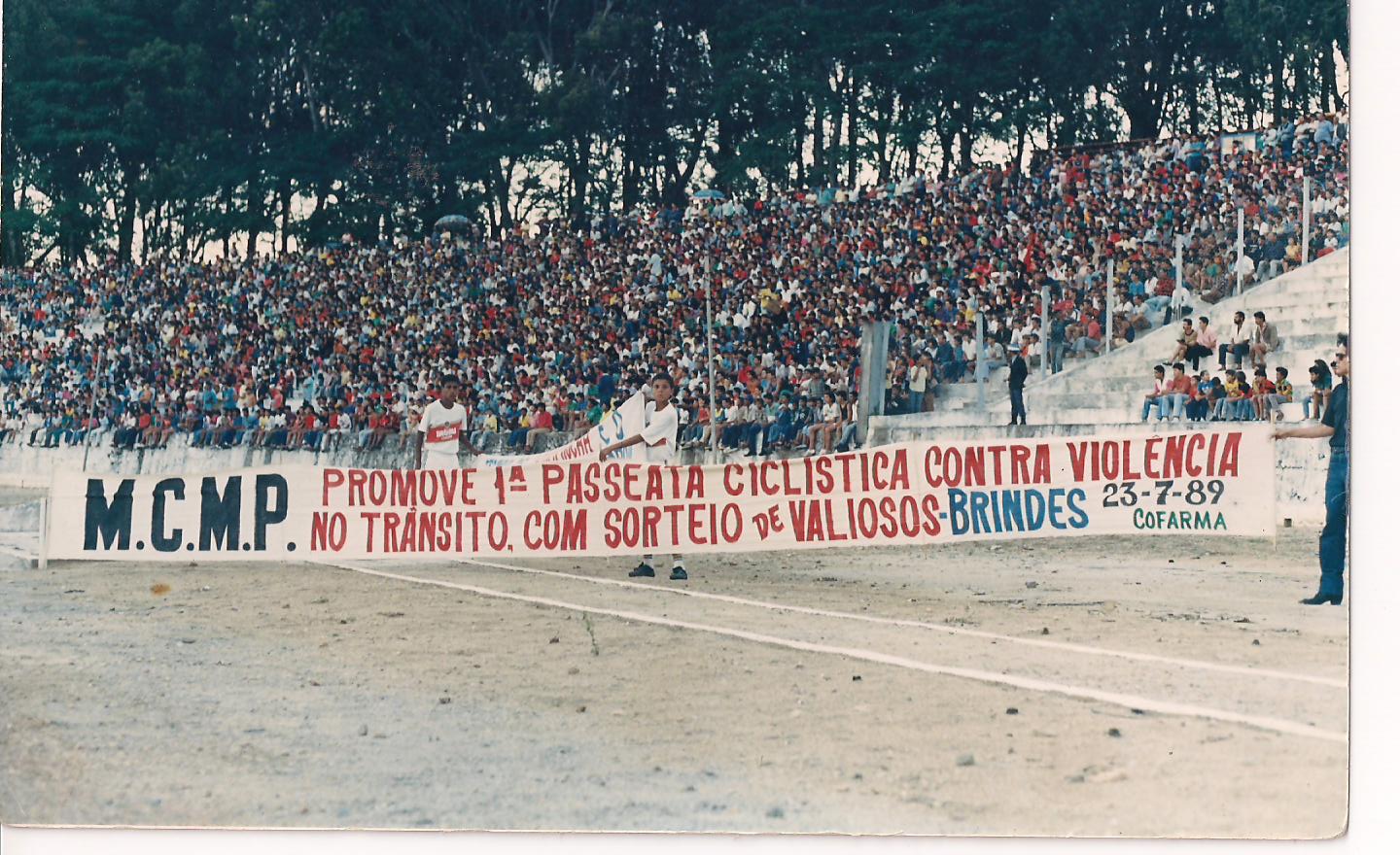 FLAMENGO x SERRANO TORCEDORES E MCMP JULHO DE 1989 FOTO - J. C. D´ALMEIDA