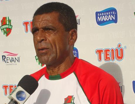 O técnico Elias Borges será mantido para próxima competição O técnico Elias Borges será mantido para próxima competição