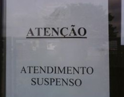Na porta um aviso