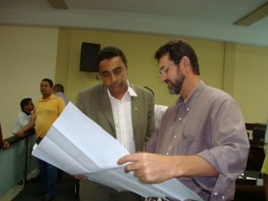 José Maria José Maria exibe o projeto ao Secretário Ubiratan Félix