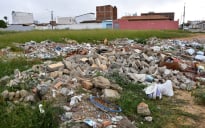 Saúde e Zeladoria | descarte irregular de lixo gera revolta na Zona Sul de Vitória da Conquista