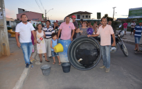 Falta d´água: Sem água por quase um mês, moradores interditam avenidas em Conquista