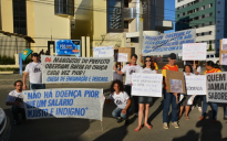 Barra do Choça: Servidores protestam em reunião da UPB; Prefeito Oberdan não aparece