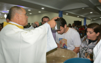 Semana Santa: Sábado de Aleluia é marcado por Vigília e Batismo em Vitória da Conquista; veja as fotos