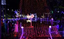 Natal Conquista de Luz | cor, brilho e cultura na Praça Tancredo Neves na abertura dos Festejos Natalinos