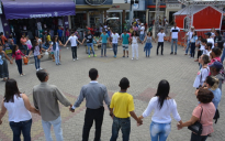 Ativismo Social: grupo de jovens ora pela paz e redução da violência em Vitória da Conquista