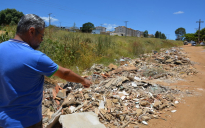 Comunidade: moradores reclamam do entulho, poeira e outros transtornos em Vitória da Conquista