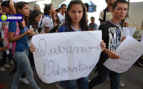 Conquista: Estudantes voltam às ruas em protesto por professores e laboratório