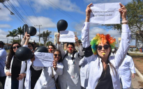 Movimento Nacional | enfermeiros realizam protesto em Vitória da Conquista contra decisão do STF