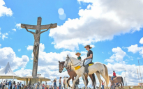 Tradição Sertaneja |  Festa e Missa do Vaqueiro reúne centenas no Cristo Crucificado o em Vitória da Conquista