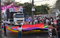Direitos Humanos | 5ª Marcha do Orgulho LGBTQIAPN+ reúne multidão e celebra diversidade em Vitória da Conquista