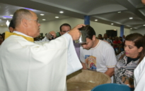 Semana Santa: Sábado de Aleluia é marcado por Vigília e Batismo em Vitória da Conquista; veja as fotos