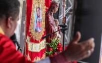 Mar Vermelho e Branco | fieis reafirmam fé e devoção à Santa Bárbara no Centro Histórico de Salvador