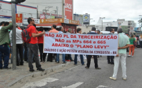 Sindicalistas vão às ruas de Conquista contra a terceirização