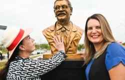 Centenário de José Fernandes Pedral Sampaio | ex-prefeito é homenageado com busto em Vitória da Conquista