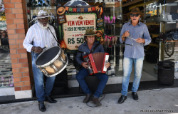 Forró na Praça 9 de Novembro | ritmo junino anima as compras no Comércio de Vitória da Conquista