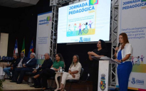 Rede Municipal de Ensino | na Jornada Pedagógica, prefeita dá posse aos gestores escolares em Vitória da Conquista