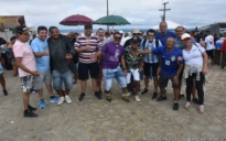 Reverência Cristã | após caminhada, amigos se reúnem no Cristo Crucificado em Vitória da Conquista