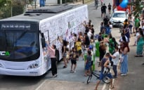 Universo VCA | “ônibus de pintar” colore Vitória da Conquista