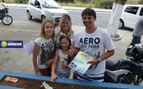 Copa do Mundo: Troca de figurinhas é mania entre crianças, adultos e idosos em Conquista