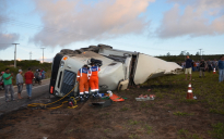 Conquista: Homem fica preso nas ferragens de caminhão em acidente no Anel Rodoviário
