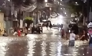 Impactos na Baixada do Jurema | sem drenagem, enxurrada dentróis moveís e utelcios de casas em Vitória da COnquista