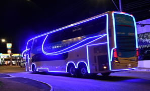 Transporte Coletivo | ônibus da Novo Horizonte chama a atenção om Iluminação de fim de ano em Vitória da Conquista