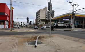 Avenida Gilenilda Alves | após colisão semáforos seguem apagados em Vitória da Conquista