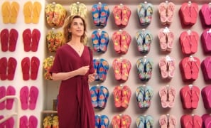 Destaque Nacional | campanha da Havaianas com Fernanda Torres leva chinelada de políticos e consumidores de direita