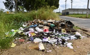 Desordem Pública | descarte irregular de lixo ameaça áreas verdes em Vitória da Conquista