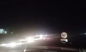 Acidente no Anel Rodoviário | colisão deixa vítimas e motocicleta destruída em Vitória da Conquista