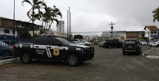 Ocorrências Policiais | homem tenta esfaquear policiais, é baleado e preso em Vitória da Conquista
