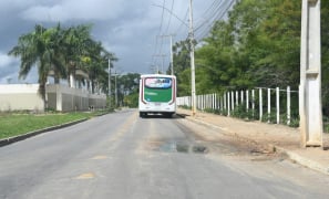 Infraestrutura Urbana | chuva faz ressurgir buracos no acesso ao campus da UESB em Vitória da Conquista