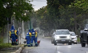 Zeladoria Urbana | mutirão de limpeza percorre vias de Vitória da Conquista mesmo sob chuva