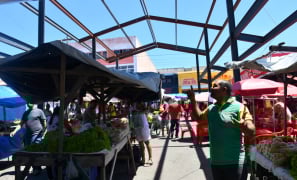 Dilema no Bairro Brasil | feirantes protestam contra o abandono das obras em Vitória da Conquista
