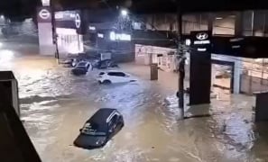 Temporal na Zona da Mata de Minas Gerais | Ubá tem desmoronamentos e carros levados por enxurrada