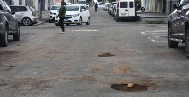 Mobilidade Urbana | crateras dificultam tráfego e causam prejuízos em Vitória da Conquista