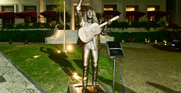 Cultura na Capital | FGM celebra 40 anos com estátua de Moraes Moreira no Centro Histórico de Salvador