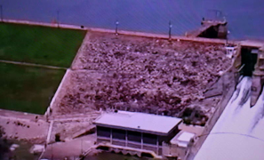 Impactos das Chuvas | Rio Pardo sobe e deixa ponte submersa em Comunidade Quilombola de Vitória da Conquista