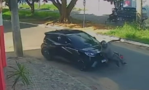 Resgate de Urgência na Avenida Filipinas | vídeo mostra grave colisão entre moto e carro em Vitória da Conquista