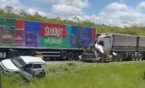 Tragédia no Trânsito | engavetamento com nove veículos deixa um morto e seis feridos na BR-324
