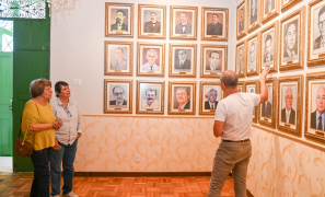 Memória Política | Sheila recebe Zica Pedral em visita emocionante à Prefeitura de Vitória da Conquista