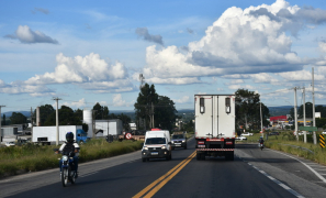 Desenvolvimento Regional | Waldenor detalha articulação de Rui para BR-116 e projetos em Vitória da Conquista