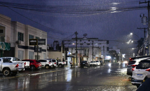 Temporal de Outono | com Alerta Amarelo, chuva forte alaga vias e derruba galhos em Vitória da Conquista