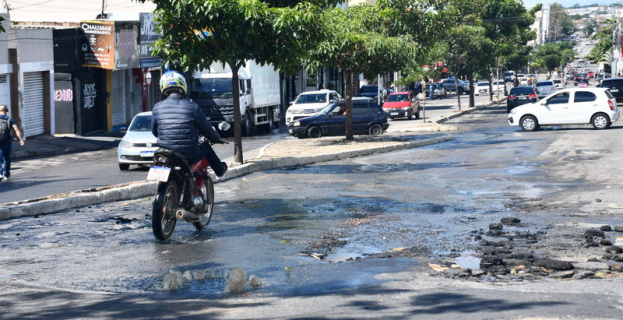 Pós-Temporal | semana começa com velhos problemas urbanos em Vitória da Conquista