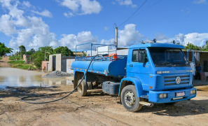 Ação Emergencial na Vila Elisa | operação retira 90 mil litros de água acumulada em Vitória da Conquista
