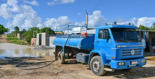 Ação Emergencial na Vila Elisa | operação retira 90 mil litros de água acumulada em Vitória da Conquista
