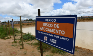 Segurança no Vila América | Defesa Civil reforça sinalização para evitar afogamentos em Vitória da Conquista