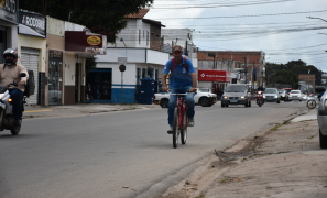 Avenida Brumado | obras paralisadas e sem sinalização para pedestres e ciclistas em Vitória da Conquista